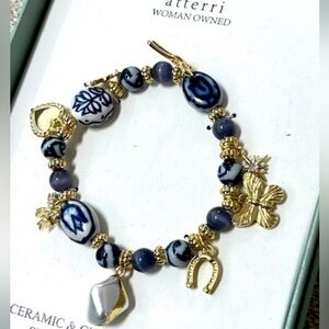 💙🔹️ ATTERRI🔹️ Beautiful Ceramic & Cubic Zirconia Stretch Charm Bracelet